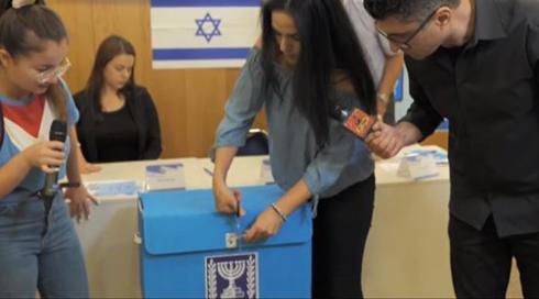 בוחרים בחפרנים | דודו ארז ומיכל מצוב במשכן הכנסת!